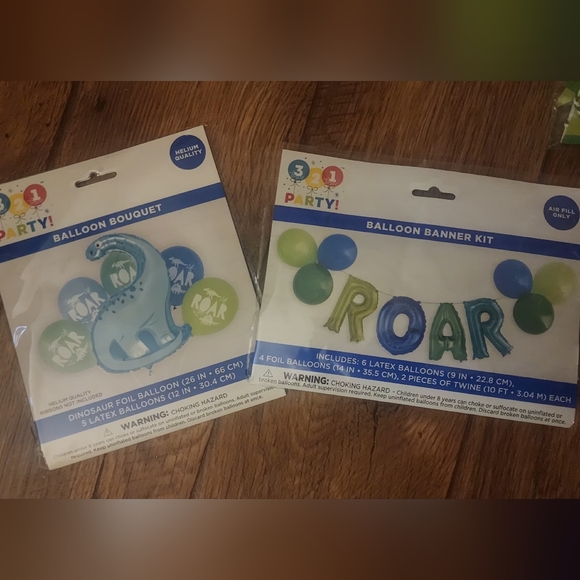 DINOSAUR PARTY SUPPLIES - Picture 2 of 6